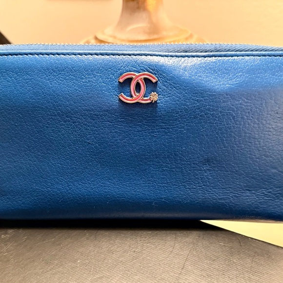 CHANEL Lucky Clover w/ Floral Printed Interior Round Zipper Long Wallet Leather - Picture 2 of 15